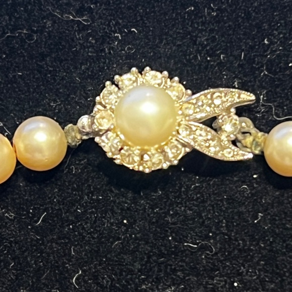 Vintage Marvella Faux Pearl Necklace with Ornate Decorative Clasp - Picture 3 of 6